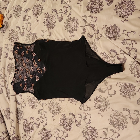 Guess Bodysuit. - Picture 3 of 4
